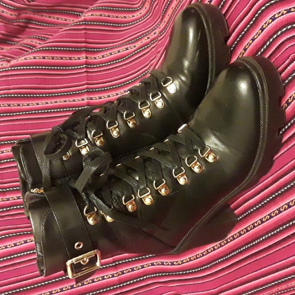 Combat boots